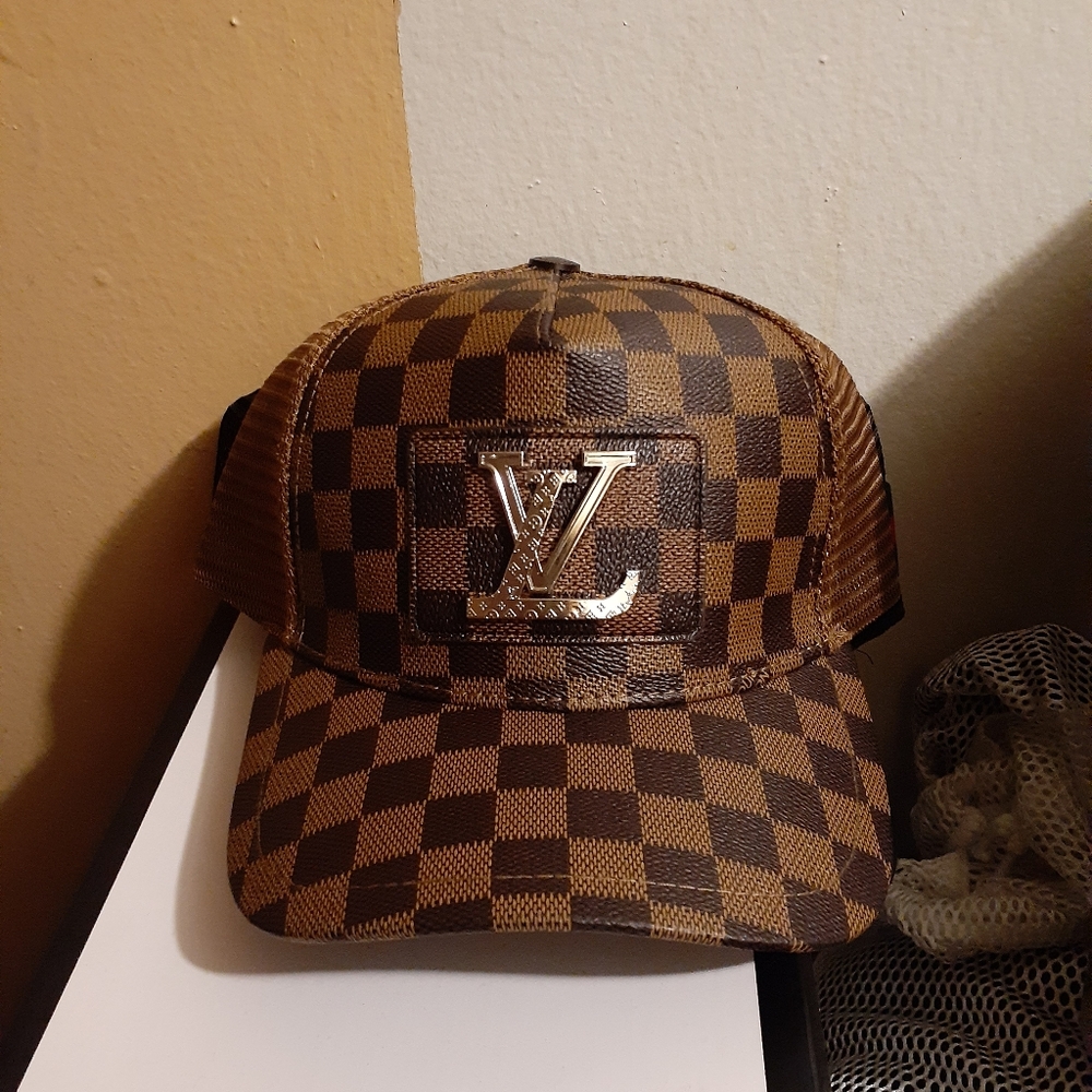 Snap back hat